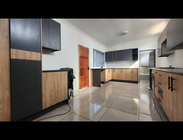 2 BEDROOM PROPERTY TO RENT IN VAN DYK PARK